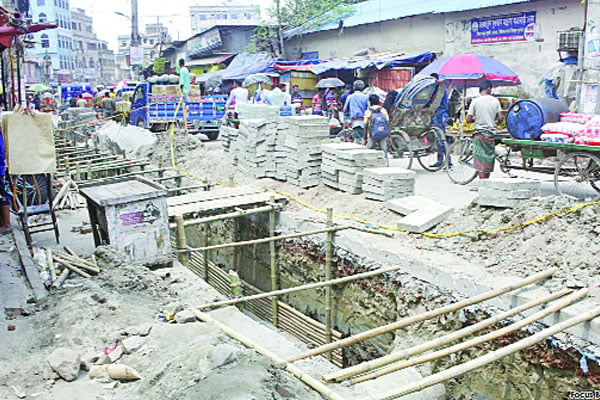 কাজের ধীরগতি ভোগান্তিতে নগরবাসী