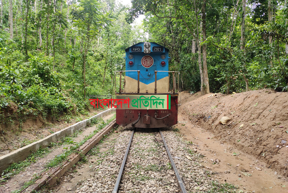 ১৫ ঘণ্টা পর সিলেটের সঙ্গে রেল যোগাযোগ স্বাভাবিক
