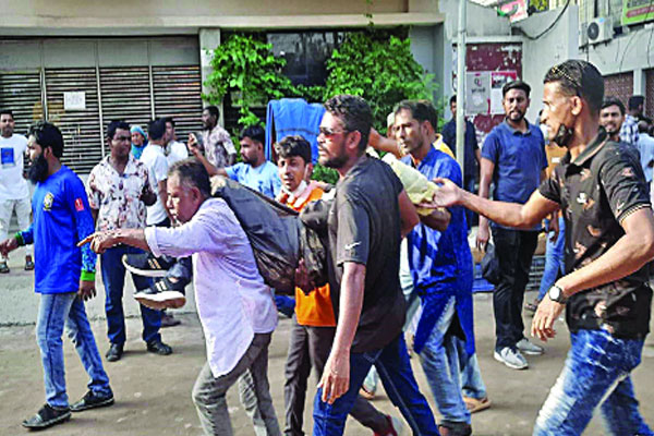 খুলনায় পুলিশের সঙ্গে বিএনপির সংঘর্ষ, গুলি