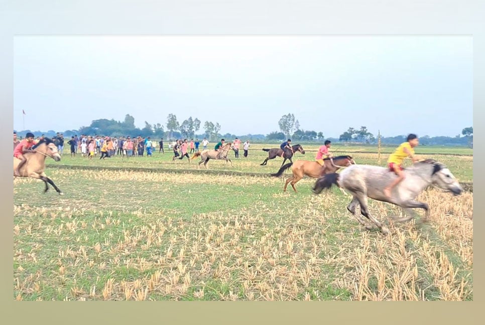 পাকুন্দিয়ায় ঘোড়দৌড় অনুষ্ঠিত 