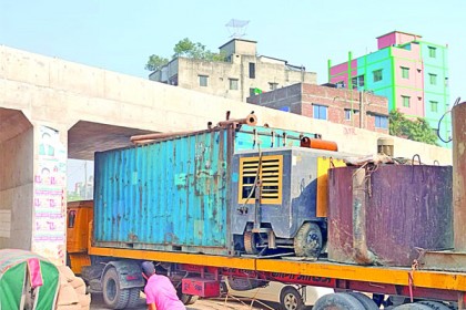 নিচু রেলব্রিজের কারণে হুমকিতে যান চলাচল