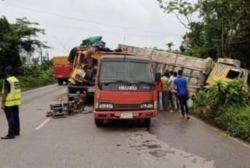 সিলেটে থেমে থাকা ট্রাকে আরেক ট্রাকের ধাক্কা, তিনজনের প্রাণহানি

