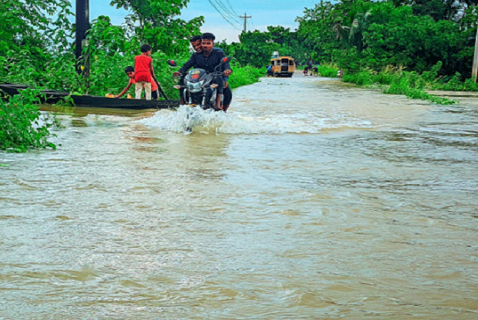 ঢলের পানিতে নিখোঁজ মায়ের মরদেহ উদ্ধার, সন্ধান মিলেনি দুই শিশুর

