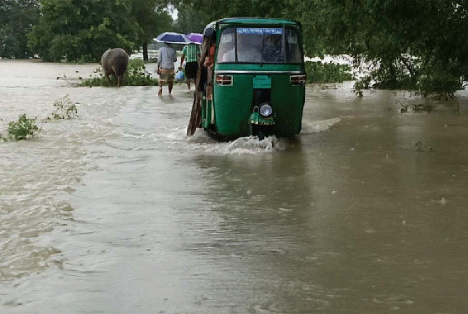 সুনামগঞ্জে বেড়িবাঁধ ভেঙে ১০ গ্রাম প্লাবিত

