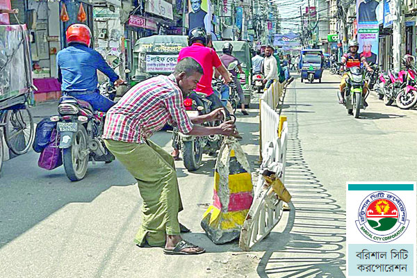 লোহার ডিভাইডার মৃত্যুফাঁদ