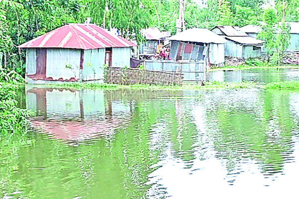 পানিবন্দি মানুষ, বাঁধ ধসে উৎকণ্ঠা