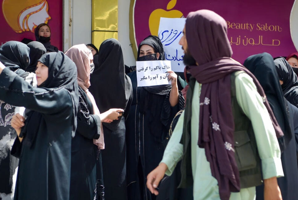 পার্লার বন্ধের প্রতিবাদে রাজপথে আফগান নারীরা