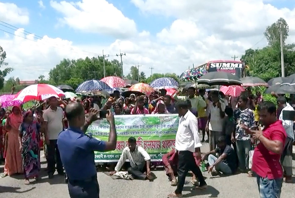 হবিগঞ্জে ঢাকা-সিলেট মহাসড়ক অবরোধ করে চা শ্রমিকদের বিক্ষোভ