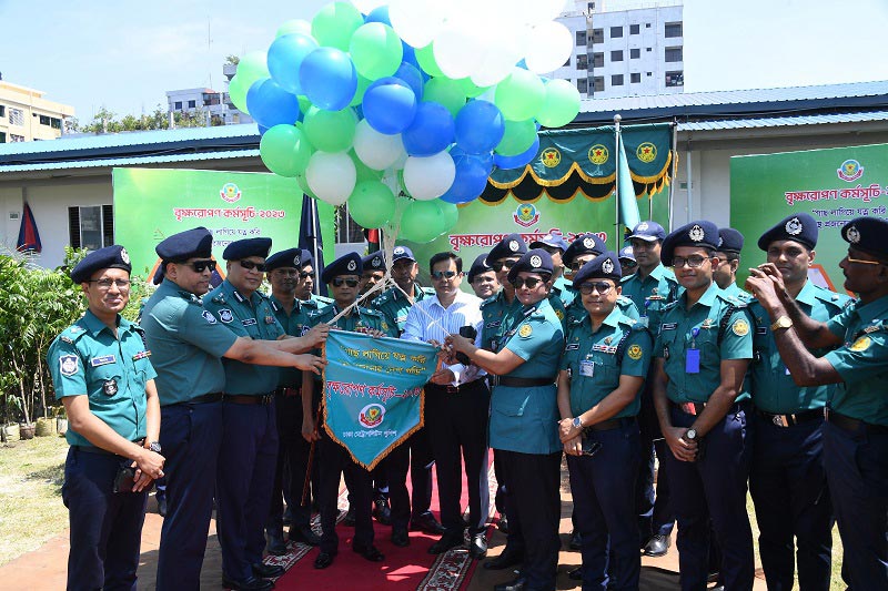 পুরো পৃথিবীর বিপর্যয় ঠেকাতে গাছের কোনো বিকল্প নেই: ডিএমপি কমিশনার