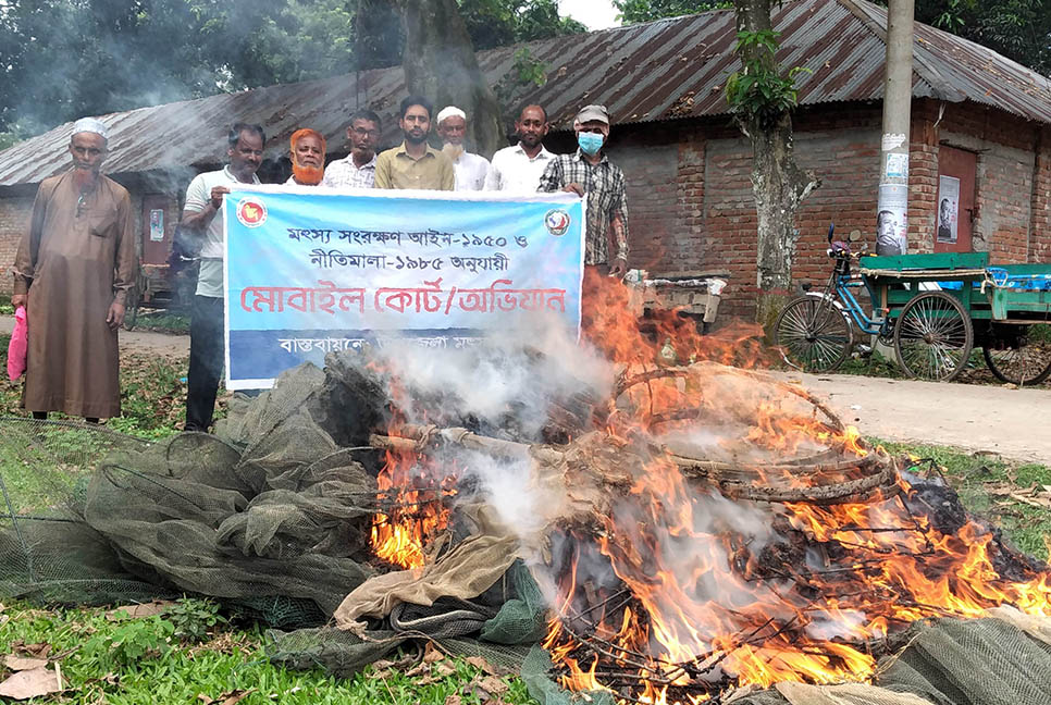 ঘোড়াঘাটে ‘চায়না দুয়ারি’ জাল জব্দ