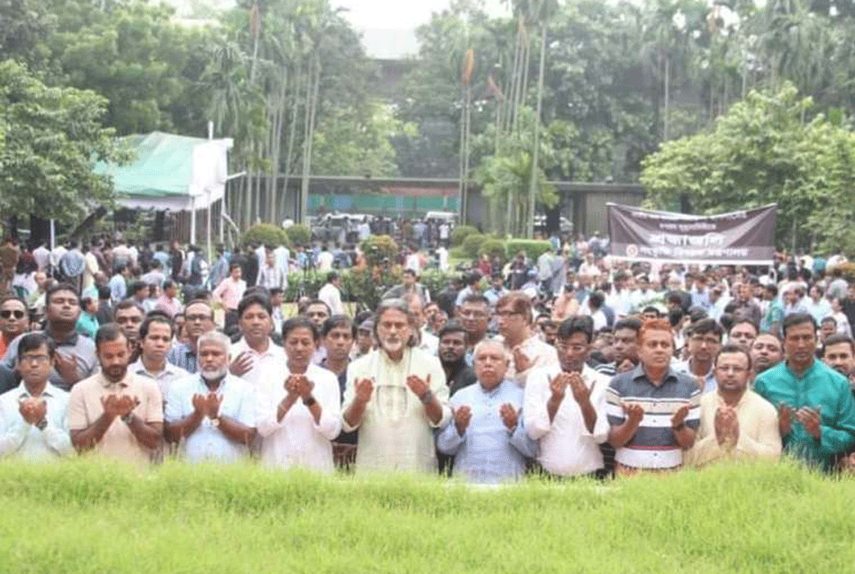 জাতীয় কবি কাজী নজরুল ইসলামের সমাধিতে যুবলীগের শ্রদ্ধা