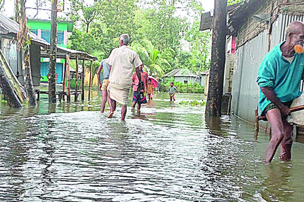 হঠাৎ বন্যায় ভোগান্তি