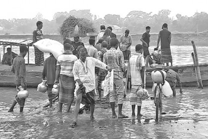 ধলেশ্বরীতে সেতুর অভাবে ভোগান্তি