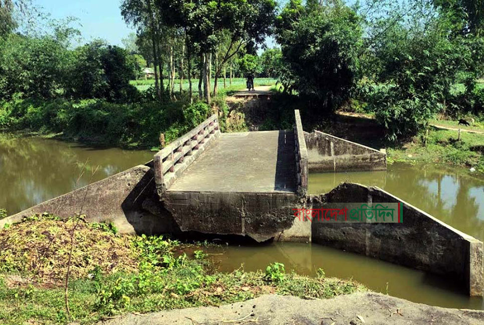 ভেঙে যাওয়ার ৬ বছরেও সংস্কার হয়নি, দুর্ভোগে ১০ গ্রামের মানুষ