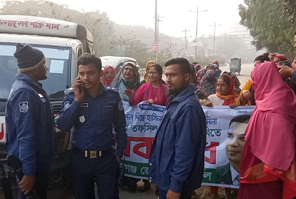 মানিকগঞ্জে পুলিশের বাধায় বিএনপির মিছিল পণ্ড