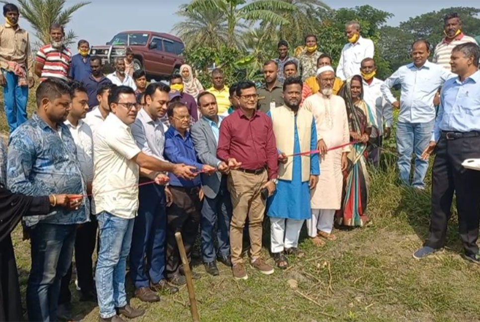 নেদারল্যান্ড দুতাবাসের আর্থিক সহযোগিতায় যশোরে খাল খনন