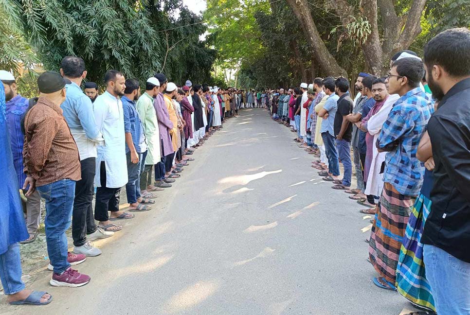 জাবিতে মসজিদ নির্মাণ কাজ সম্পন্নের দাবিতে মানববন্ধন 