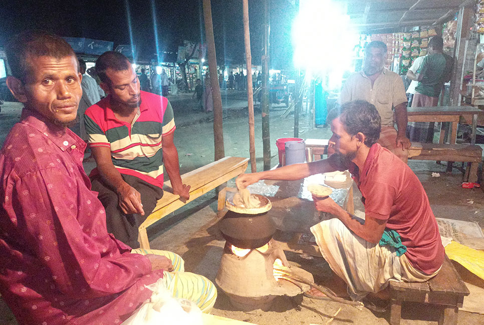 গ্রামগঞ্জে নতুন ধানের বাহারি পিঠা