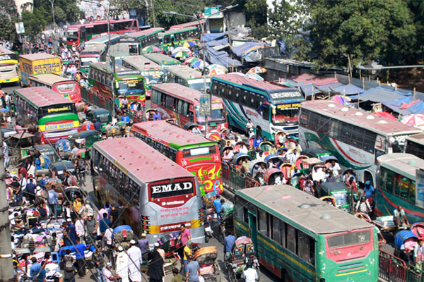 কম হলেও চলছে দূরপাল্লার বাস