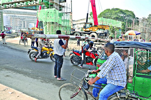 অরক্ষিত রেল ক্রসিংয়ে বাড়ছে দুর্ঘটনা