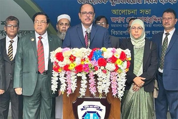 দুর্নীতির বিরুদ্ধে ঐক্যবদ্ধভাবে কাজ করতে হবে: দুদক চেয়ারম্যান