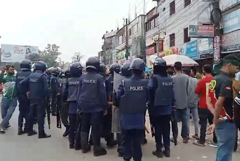 পুলিশ বেষ্টনীতে সুনামগঞ্জে বিএনপির মানববন্ধন 