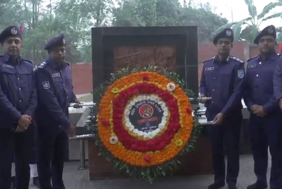 টাঙ্গাইলে শহীদ বুদ্ধিজীবীদের স্মরণে ফুলেল শ্রদ্ধা