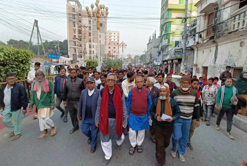 শেখ হাসিনাকে যারা ক্ষমতাচ্যুত করতে চায়, তারাই নৌকার বিপক্ষে অবস্থান নিয়েছে : বাদশা