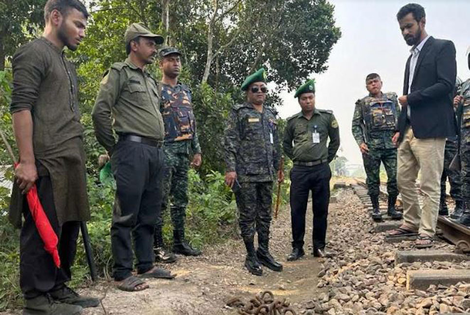 ফাজিলপুরে রেললাইনের স্লিপার খুলে ফেলার গুজব