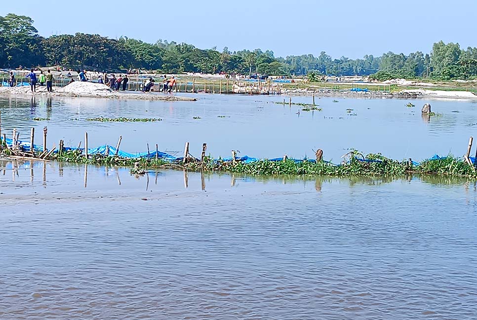 পঞ্চগড়ে দখল দূষণে ধুঁকছে ৪৬ নদনদী