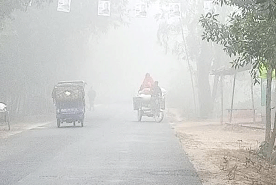 কনকনে ঠাণ্ডায় জবুথবু লালমনিহাটের জনজীবন