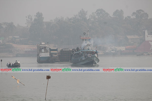 মধ্য রাত থেকে চাঁদপুর নৌরুটে সব ধরনের লঞ্চ চলাচল বন্ধ