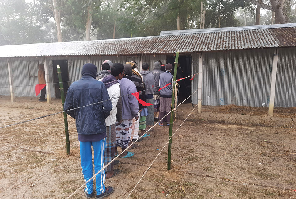 জয়পুরহাটে শান্তিপূর্ণ পরিবেশে চলছে ভোটগ্রহণ

