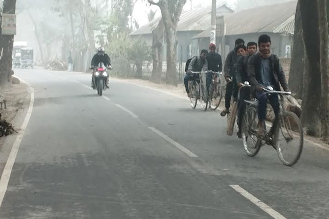 কুড়িগ্রামে শীতে কাবু নিম্নআয়ের মানুষ