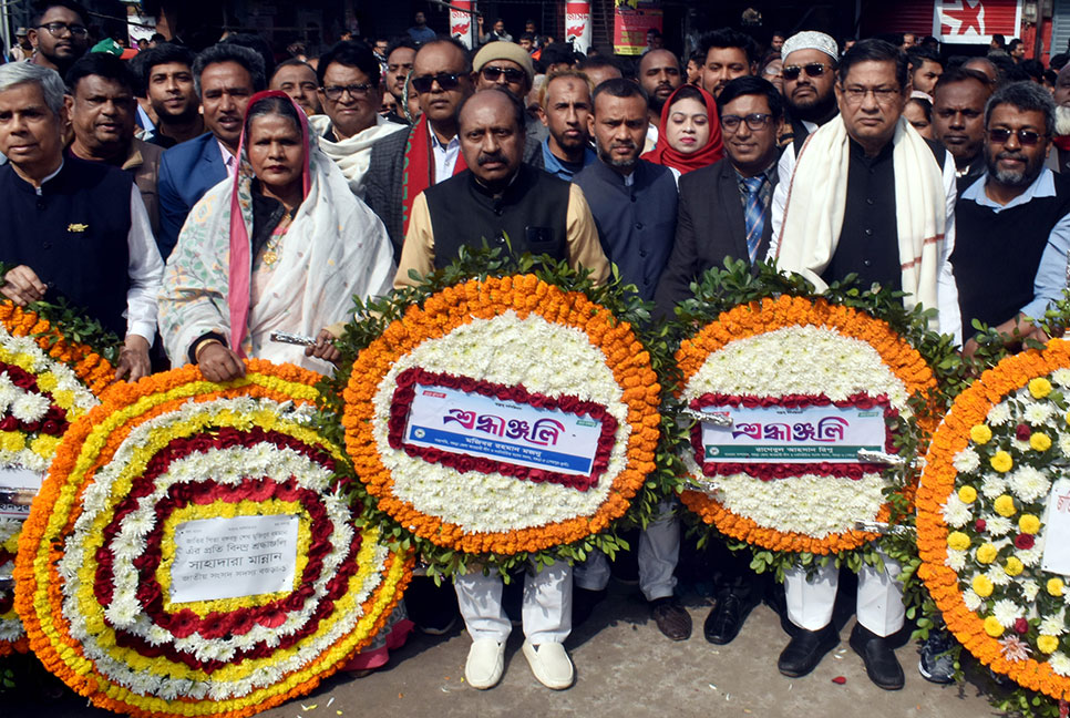 বগুড়ায় নৌকার নবনির্বাচিতদের বঙ্গবন্ধুর প্রতিকৃতিতে শ্রদ্ধা