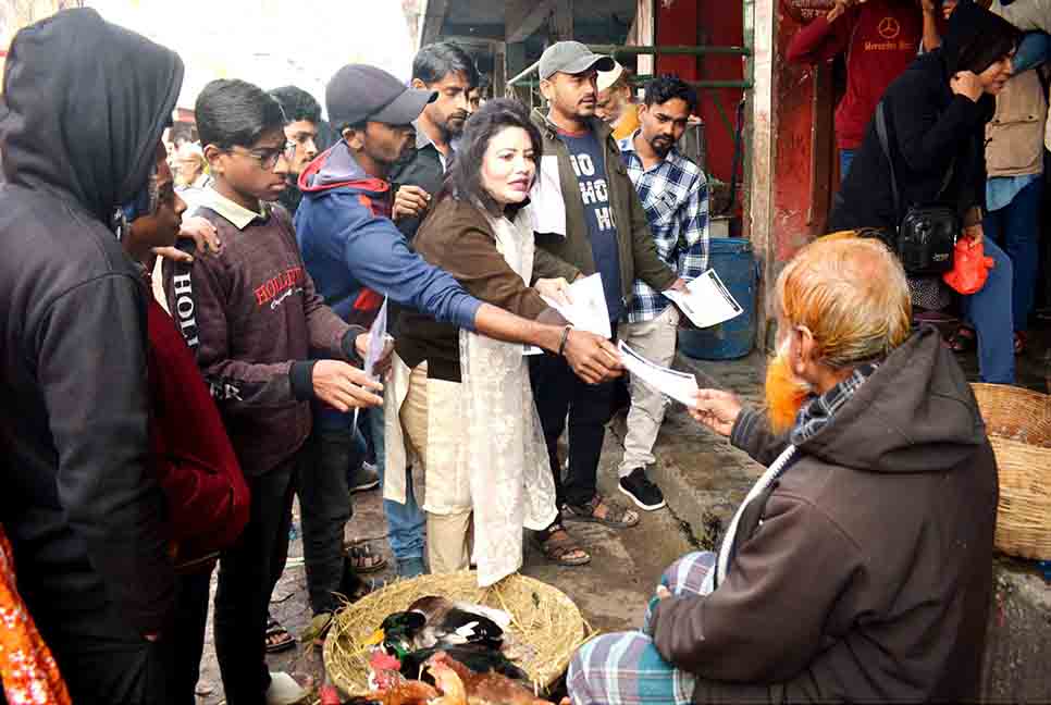 বরিশালে বিএনপির লিফলেট বিতরণ