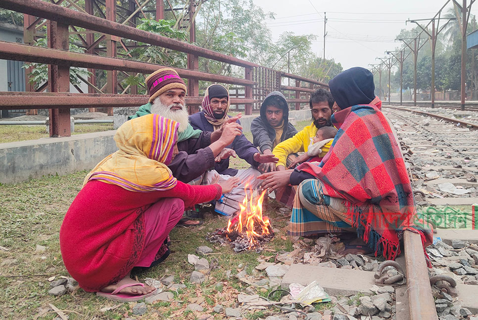 কনকনে শীত-কুয়াশায় জনজীবনে ছন্দপতন