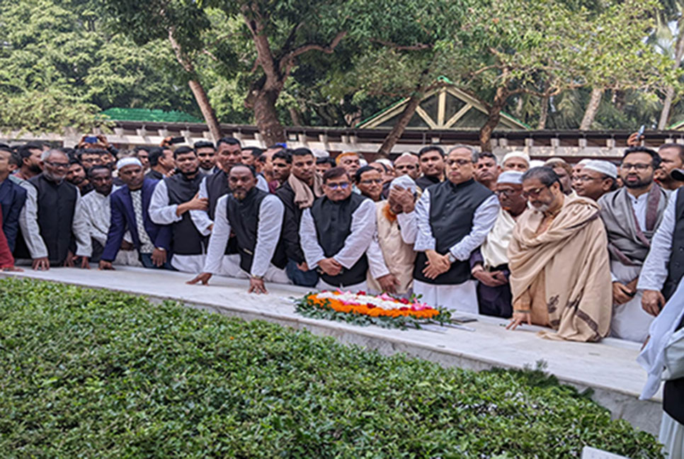 পাঁচ শতাধিক নেতাকর্মী নিয়ে টুঙ্গিপাড়ায় বাঁশখালীর এমপি মুজিব