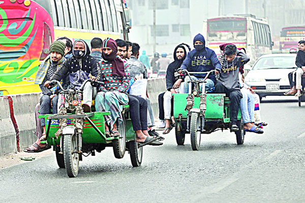 সূর্যের উঁকিতে কমল শীত