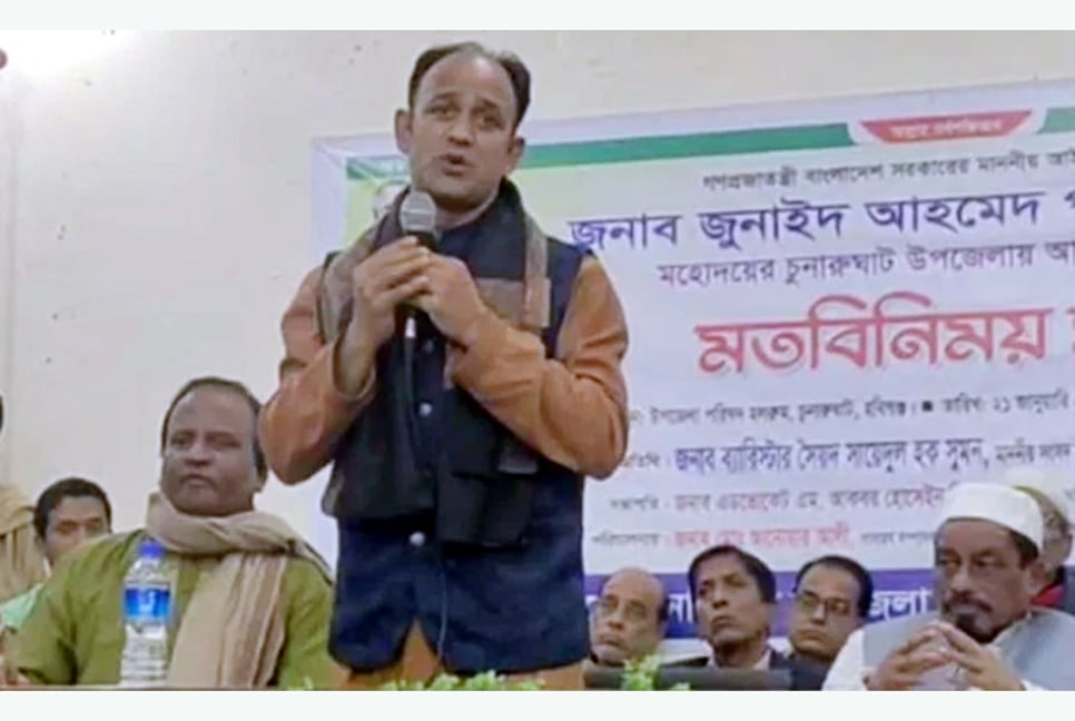 আওয়ামী লীগের সভায় ব্যারিস্টার সুমনের উপস্থিতি নিয়ে হট্টগোল

