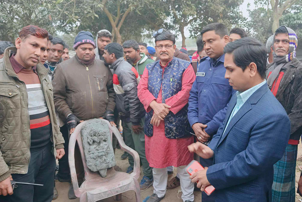 দিনাজপুরে ১৫ কেজি ওজনের মূর্তি উদ্ধার