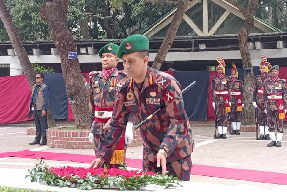 টুঙ্গিপাড়ায় বঙ্গবন্ধুর সমাধিতে নবনিযুক্ত বিজিবি মহাপরিচালকের শ্রদ্ধা