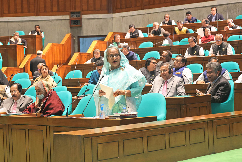 বিএনপি-জামায়াতের সহিংসতায় ৬০০ যানবাহনে ভাঙচুর ও ১৩ জন নিহত : প্রধানমন্ত্রী

