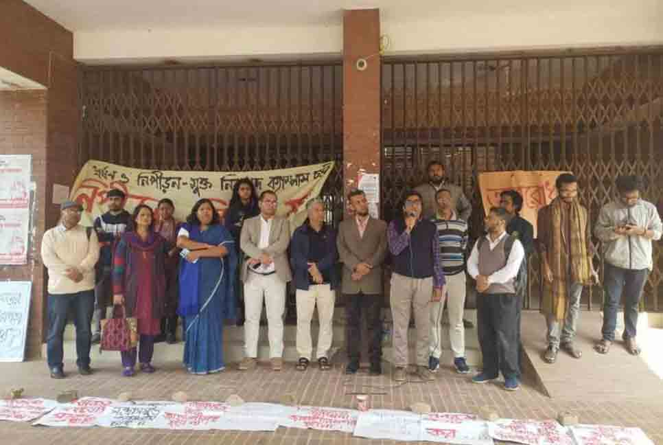 জাবিতে গণধর্ষণ : আচার্যকে ব্যবস্থা নেওয়ার আহ্বান