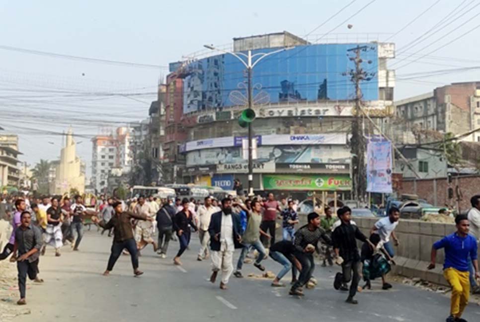 চট্টগ্রামে হকার-পুলিশ সংঘর্ষ : ১২০০ জনের বিরুদ্ধে চসিকের মামলা