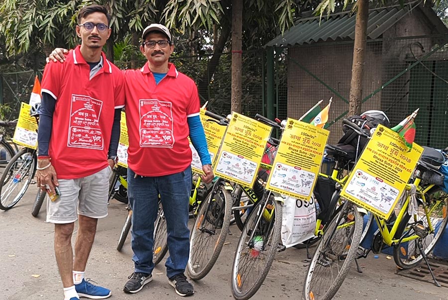 ভাষা শহীদদের প্রতি শ্রদ্ধা জানাতে কলকাতা থেকে ঢাকা সাইকেল র‍্যালি