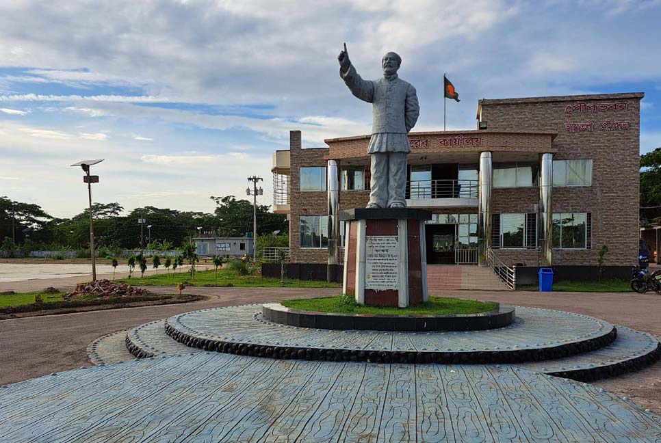 বরগুনায় পৌর নির্বাচনে প্রার্থীদের প্রতীক বরাদ্দ

