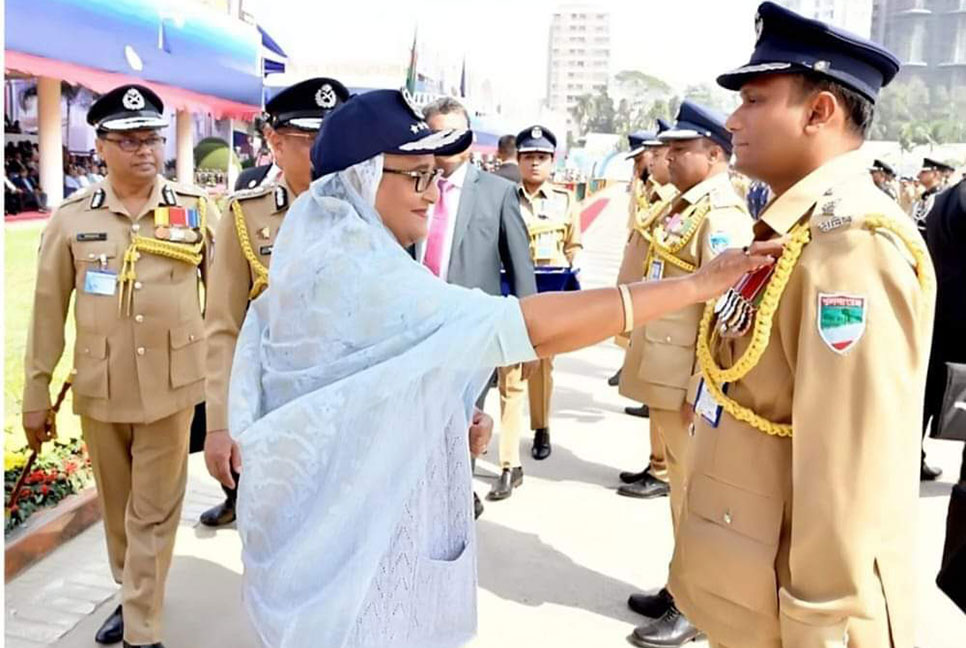 পদক পেলেন ঝিনাইদহের পুলিশ সুপার আজিম