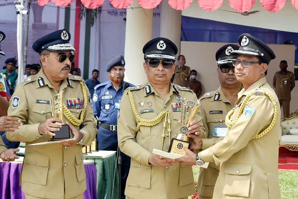 মাদকদ্রব্য উদ্ধার ও অপরাধ নিয়ন্ত্রণে সেরা কুমিল্লা

