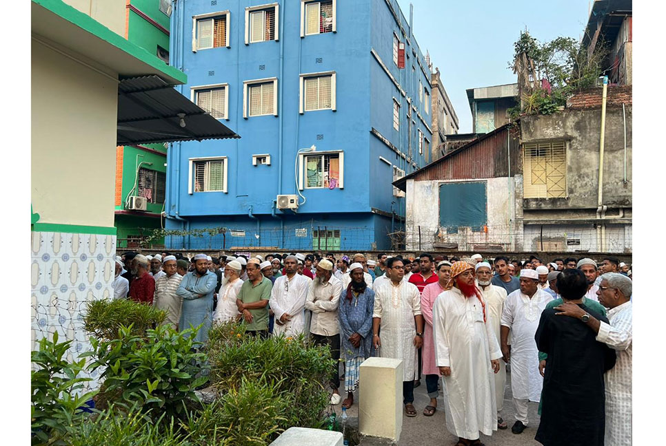 বরিশালে বুয়েট শিক্ষার্থী নাহিয়ানের
দাফন সম্পন্ন